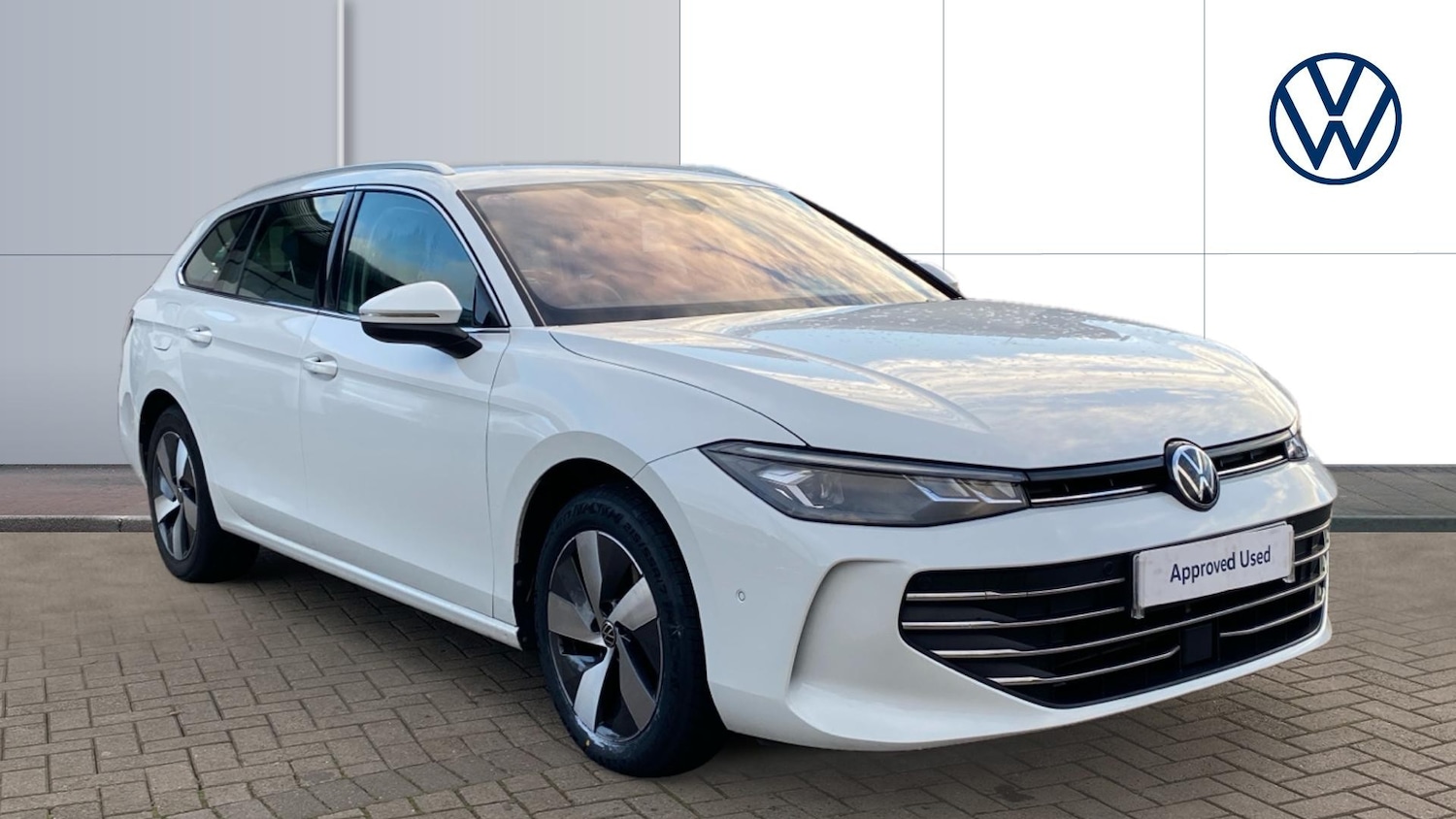 Used Volkswagen Passat 2024 for sale - 76627764: Photo 1