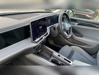 Used Volkswagen Passat 2024 for sale - 76627764: Photo