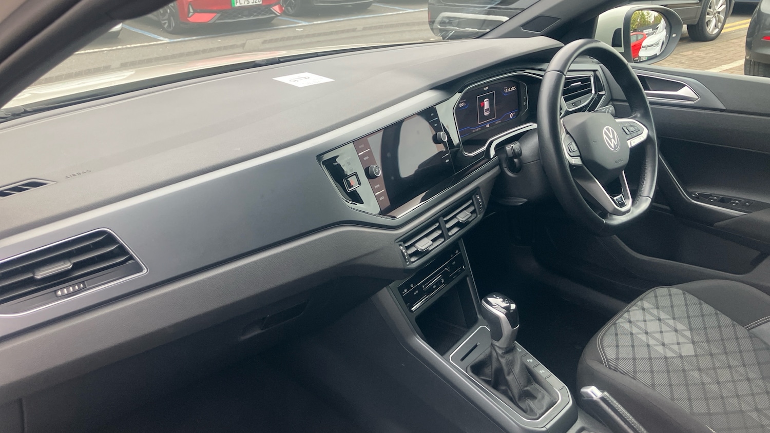 Used Volkswagen Taigo 2023 for sale - 76311325: Photo 2