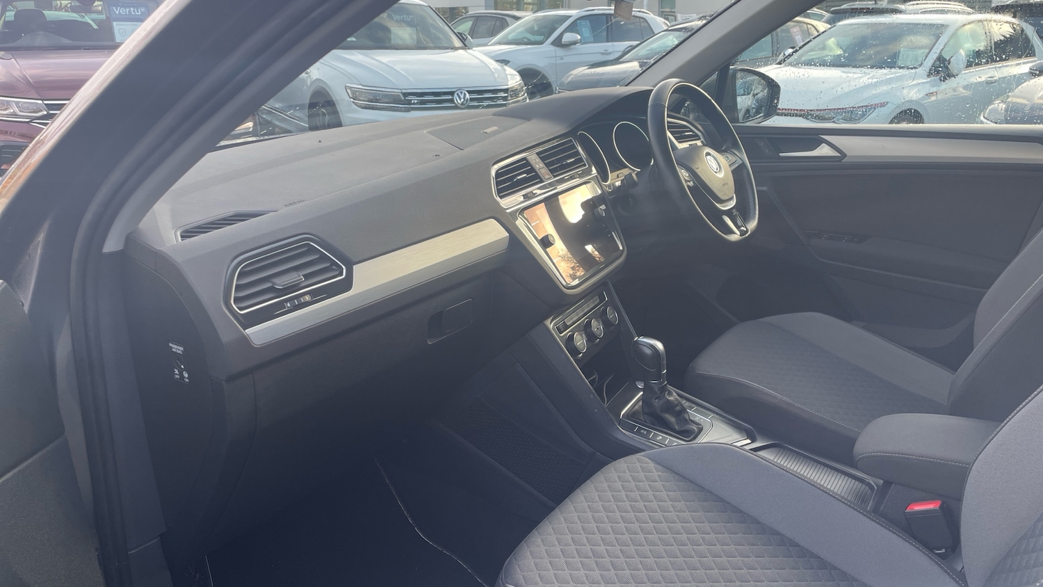 Used Volkswagen Tiguan 2019 for sale - 76918767: Photo 2