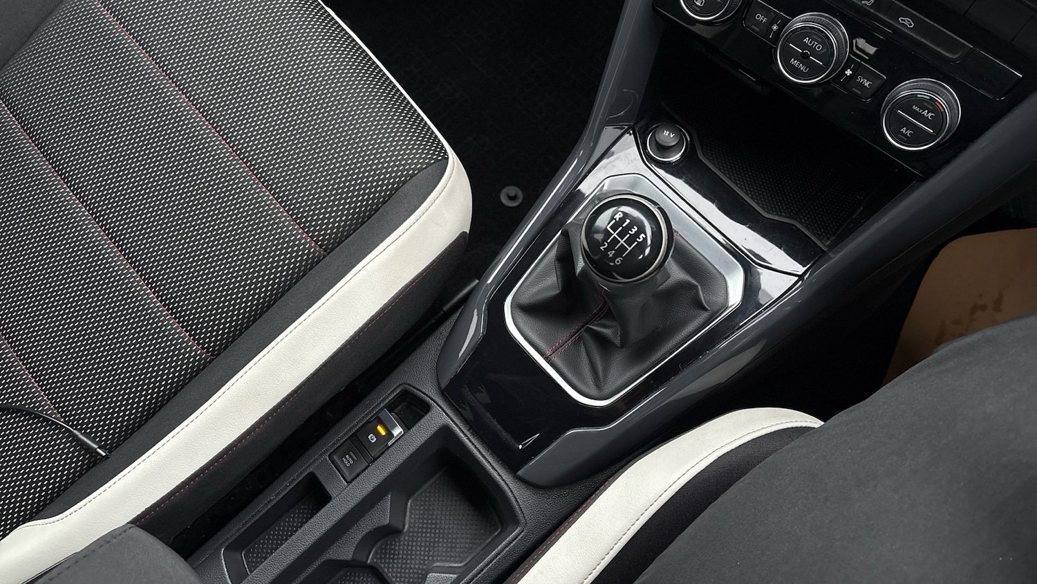 Used Volkswagen T-Roc 2019 for sale - 77605124: Photo 14