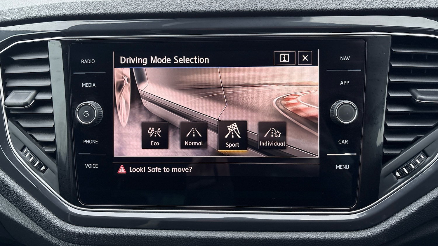 Used Volkswagen T-Roc 2019 for sale - 77605124: Photo 28