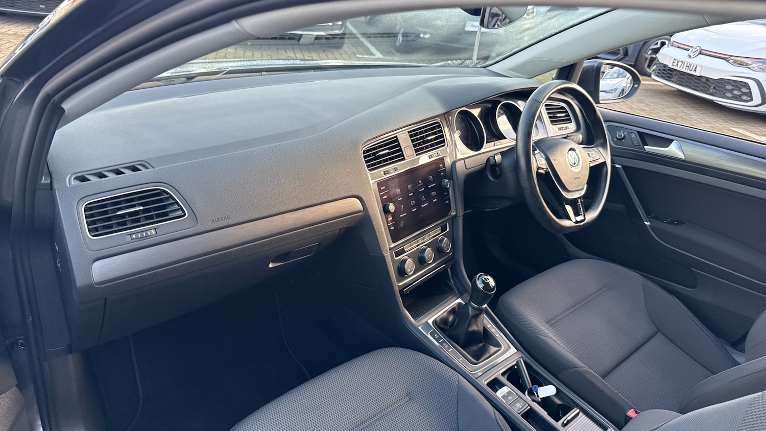 Used Volkswagen Golf 2019 for sale - 76922348: Photo 2