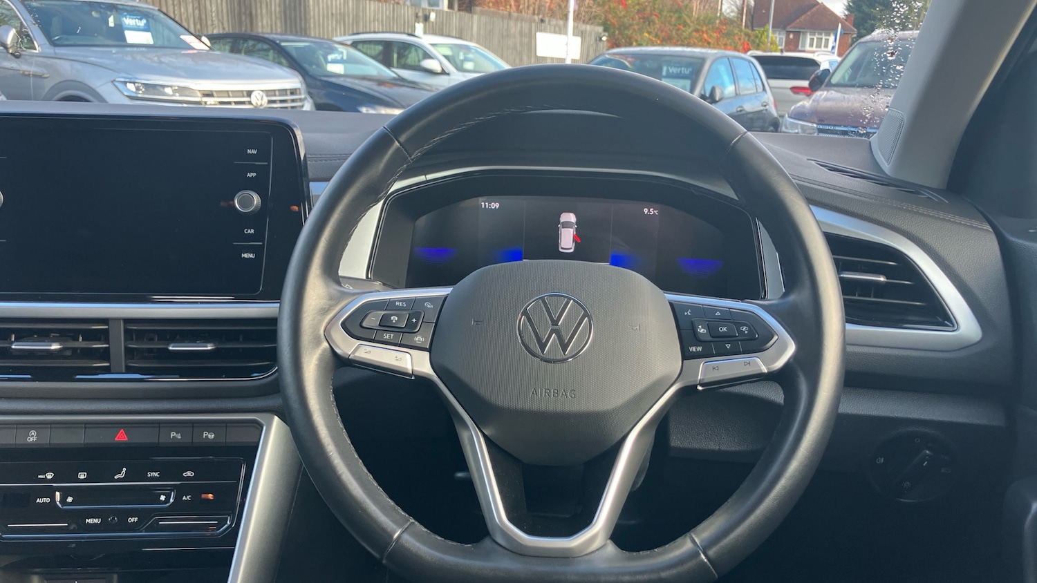 Used Volkswagen T-Roc 2023 for sale - 76859075: Photo 10