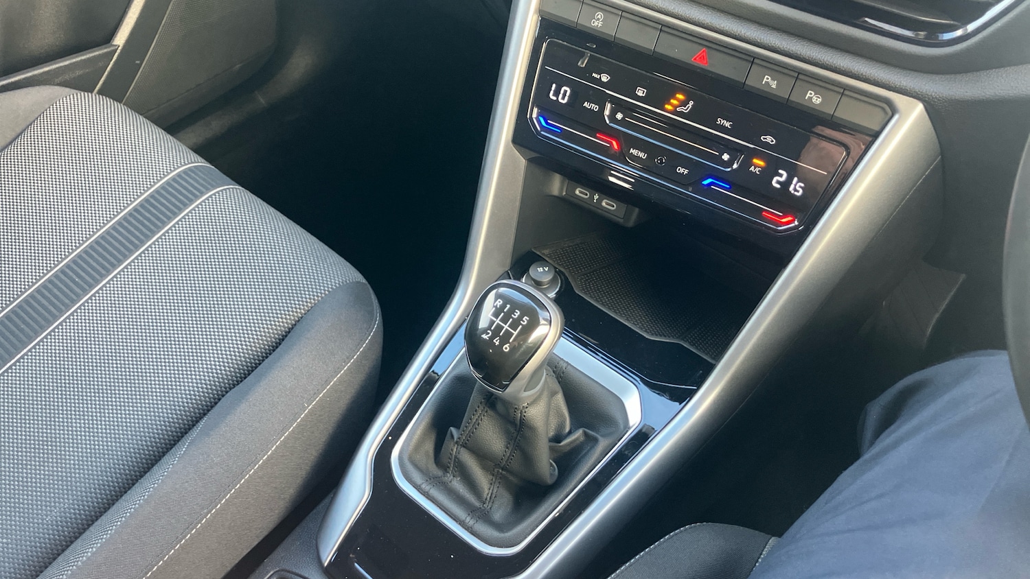 Used Volkswagen T-Roc 2023 for sale - 76859075: Photo 14