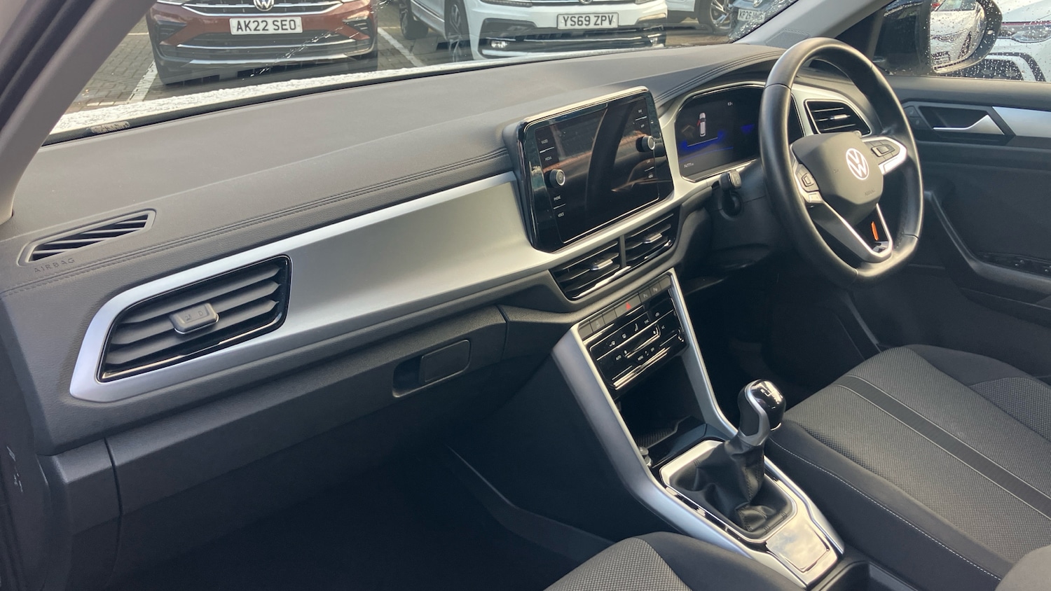 Used Volkswagen T-Roc 2023 for sale - 76859075: Photo 2