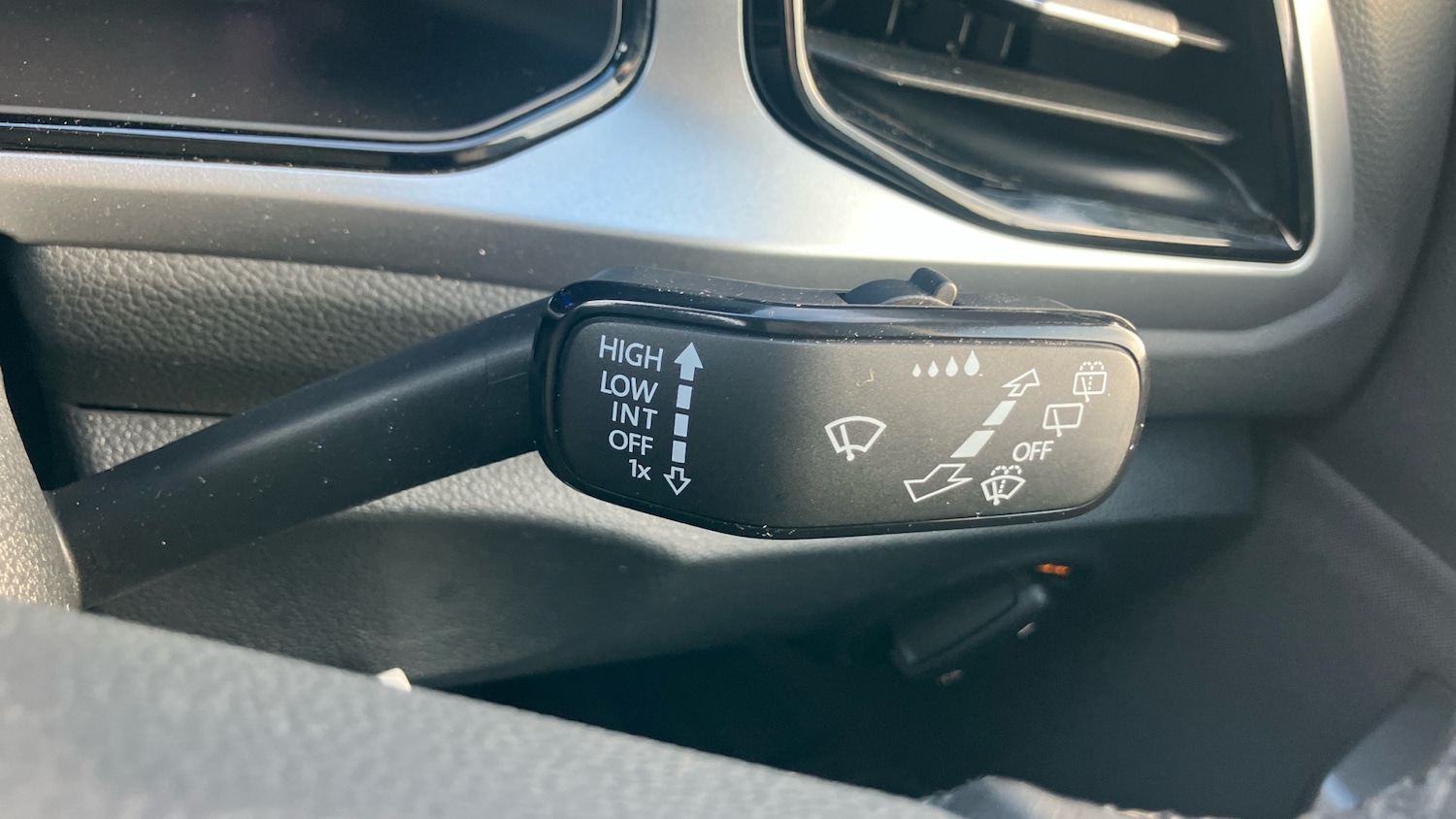 Used Volkswagen T-Roc 2023 for sale - 76859075: Photo 22