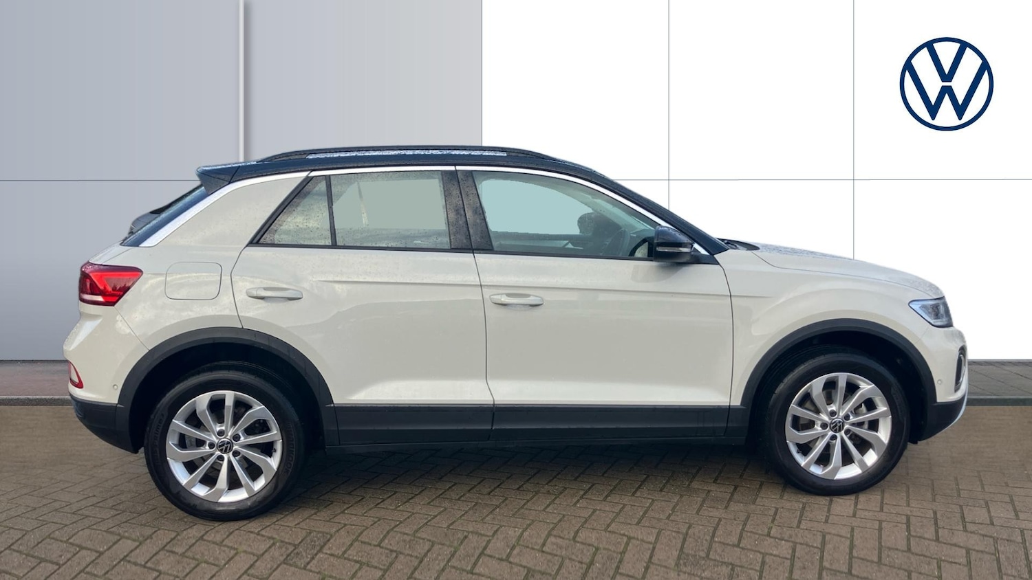 Used Volkswagen T-Roc 2023 for sale - 76859075: Photo 4