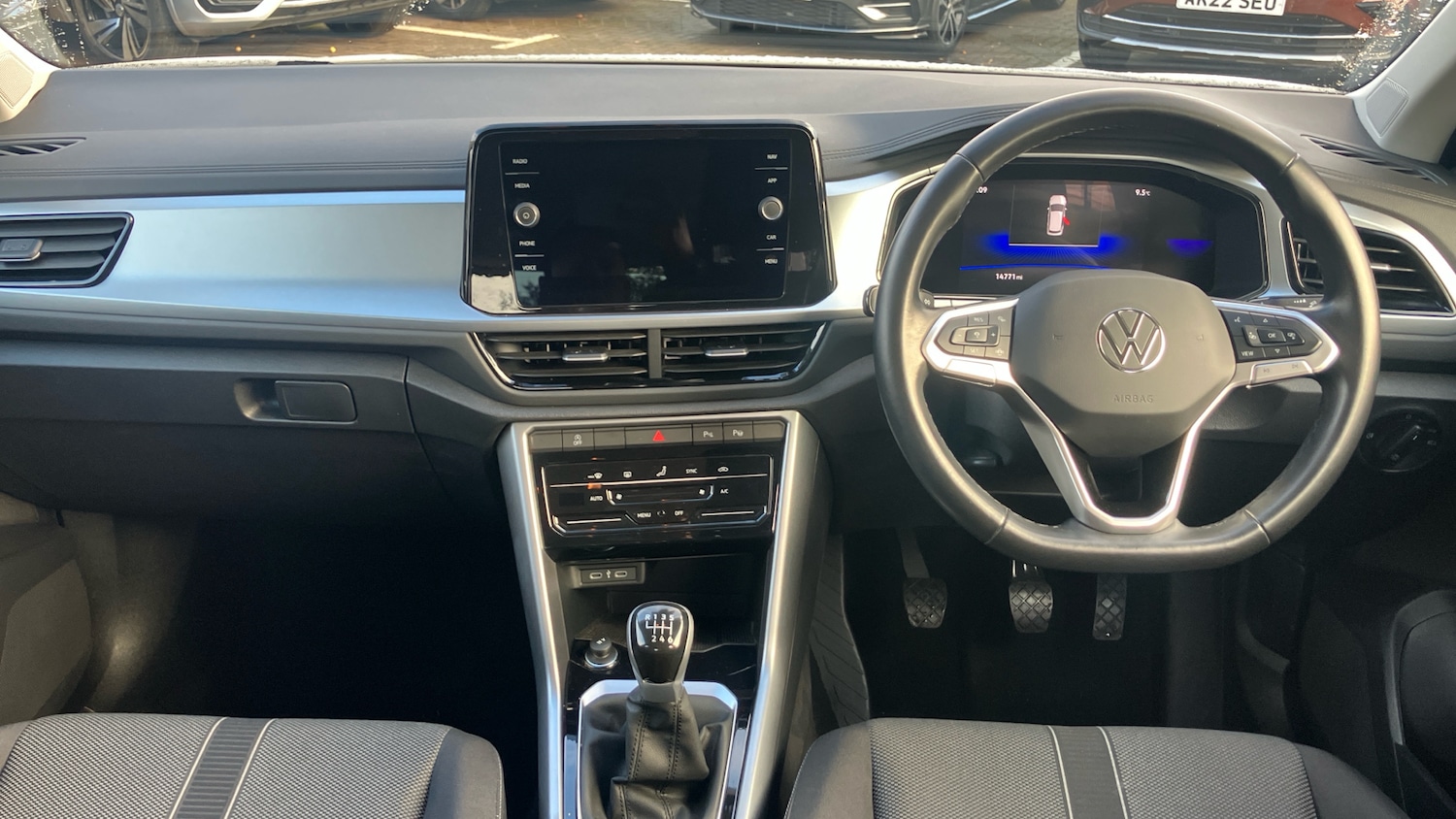 Used Volkswagen T-Roc 2023 for sale - 76859075: Photo 9