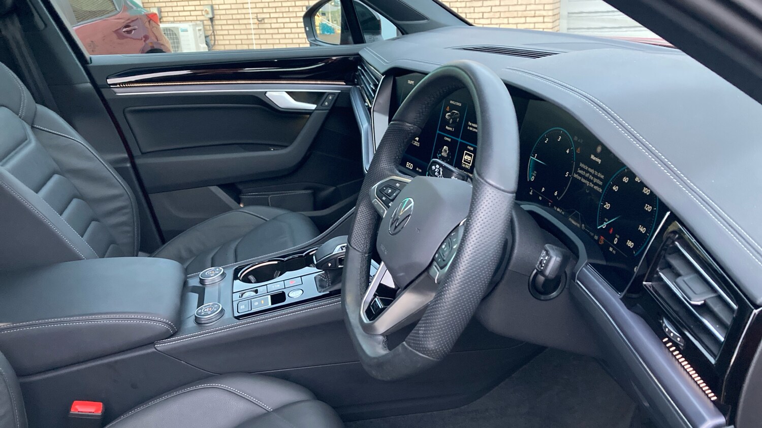 Used Volkswagen Touareg 2025 for sale - 77502573: Photo 15