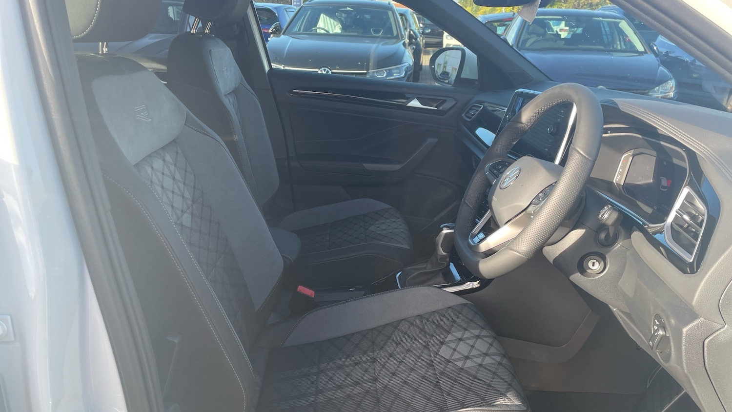 Used Volkswagen T-Roc 2025 for sale - 76063701: Photo 15