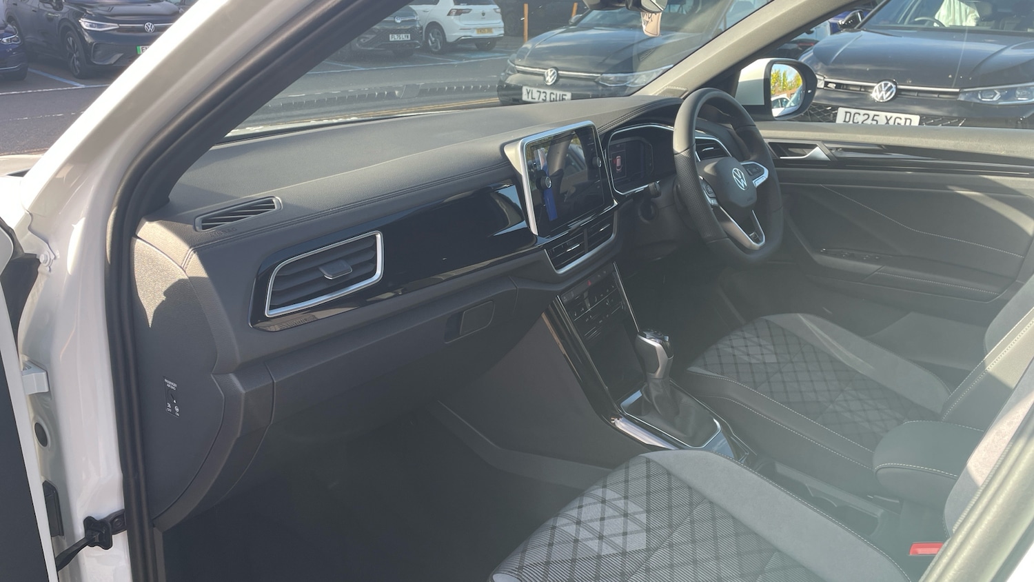 Used Volkswagen T-Roc 2025 for sale - 76063701: Photo 2