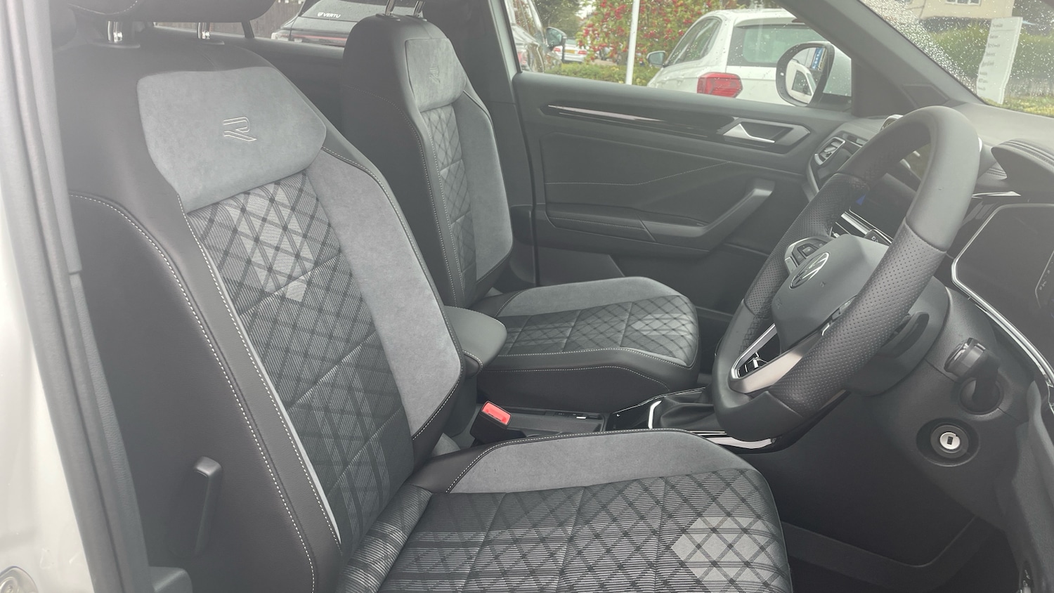 Used Volkswagen T-Roc 2025 for sale - 76063701: Photo 33