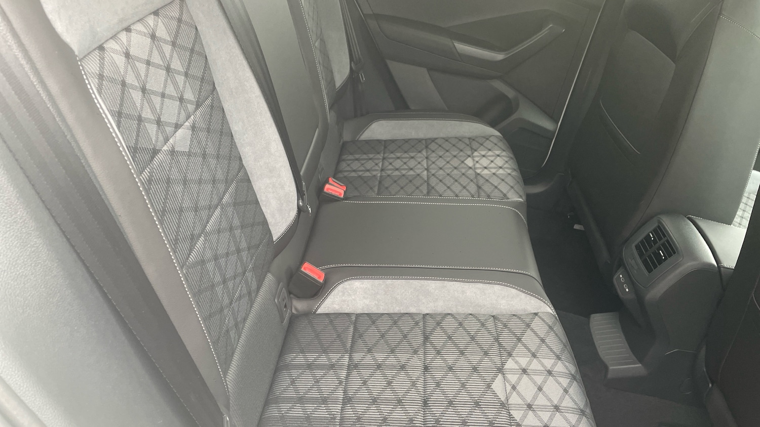 Used Volkswagen T-Roc 2025 for sale - 76063701: Photo 35