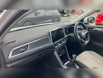 Used Volkswagen T-Roc 2022 for sale - 76402329: Photo