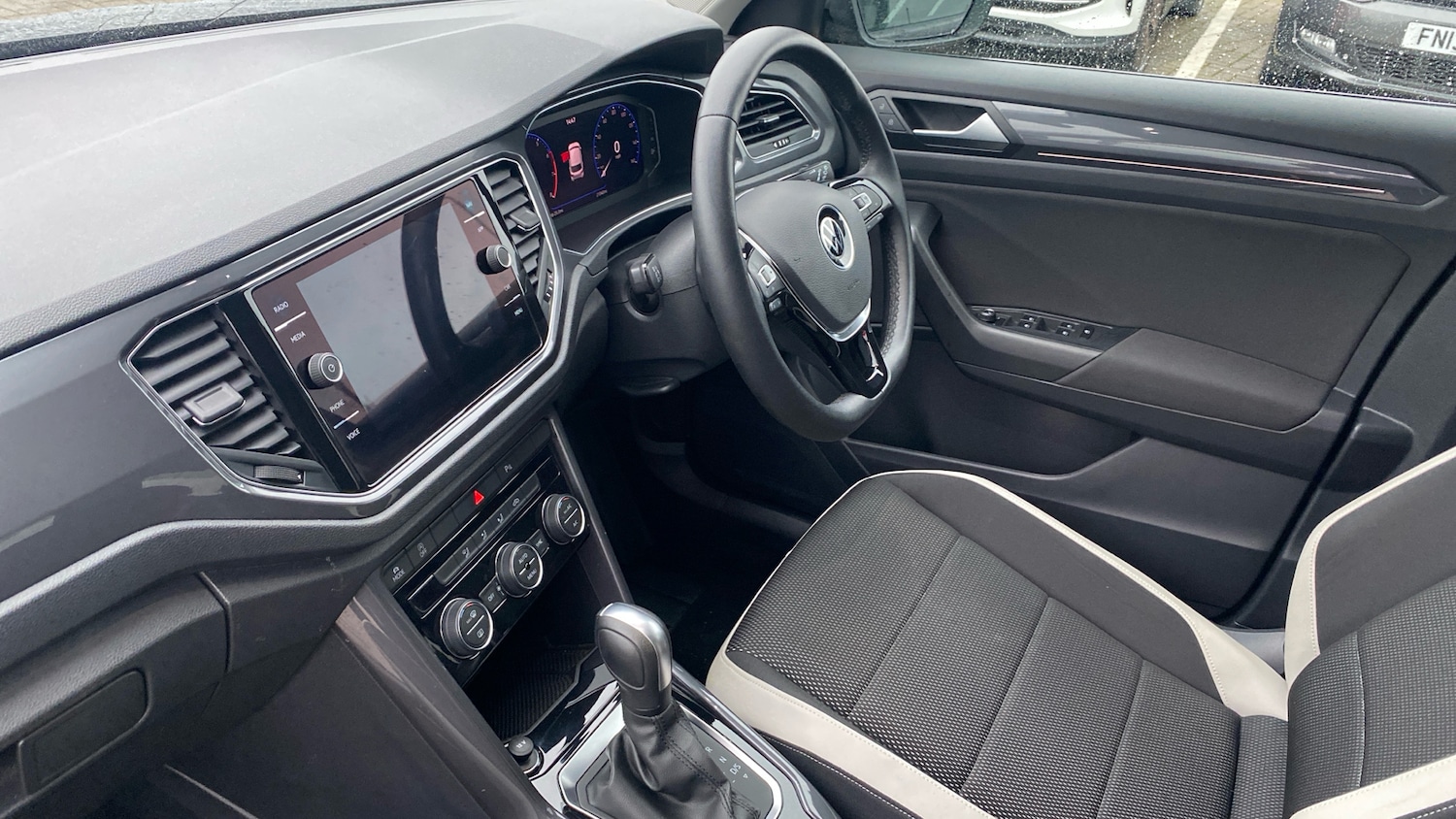 Used Volkswagen T-Roc 2021 for sale - 77350313: Photo 2