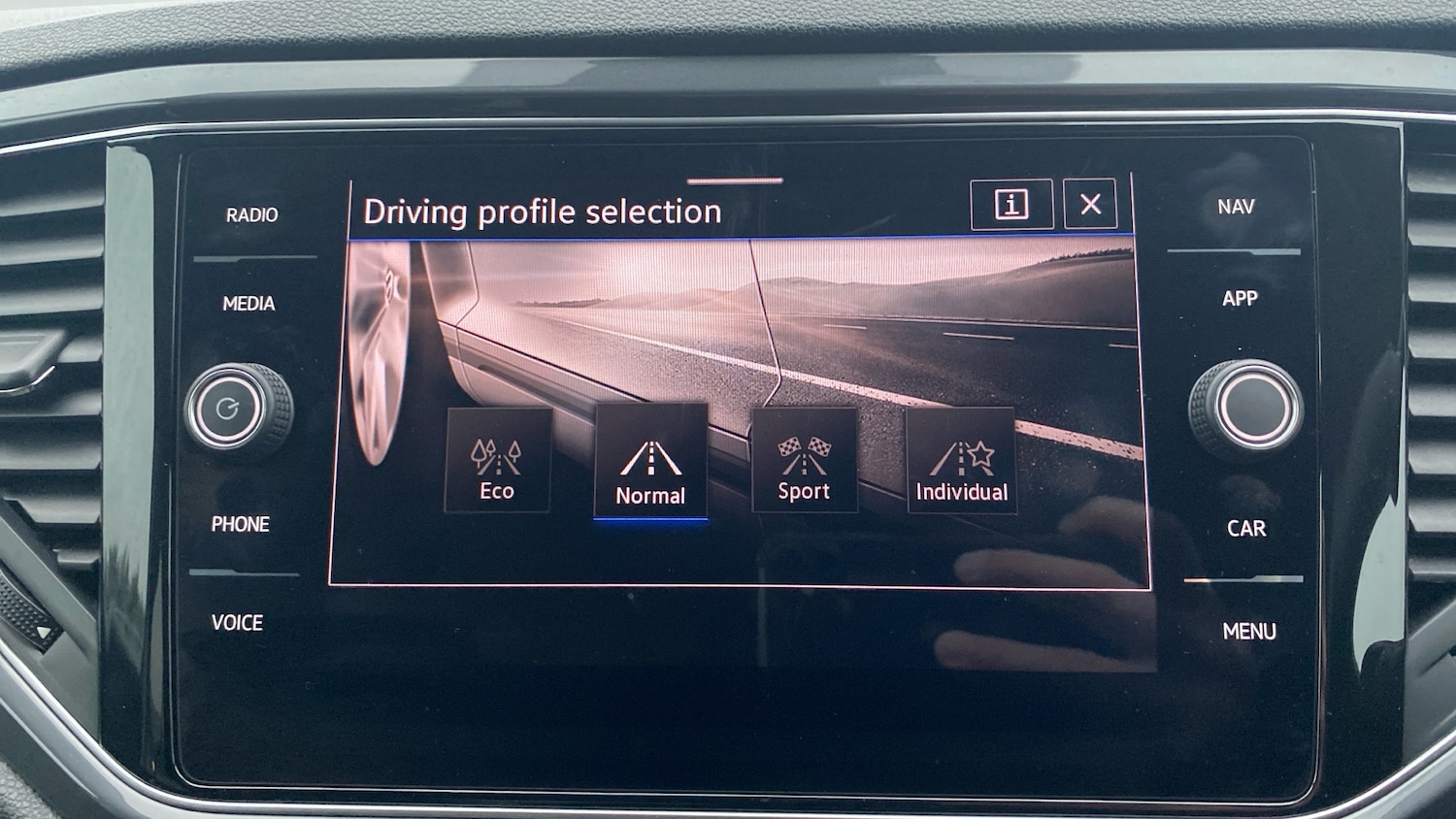 Used Volkswagen T-Roc 2021 for sale - 77350313: Photo 28