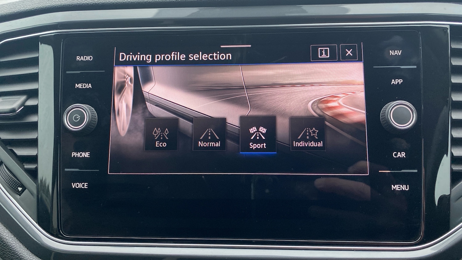 Used Volkswagen T-Roc 2021 for sale - 77350313: Photo 29