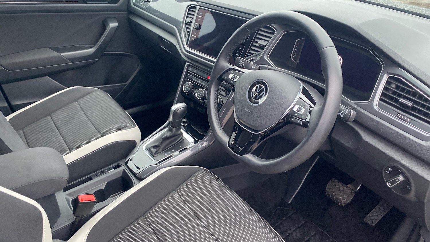 Used Volkswagen T-Roc 2021 for sale - 77350313: Photo 6