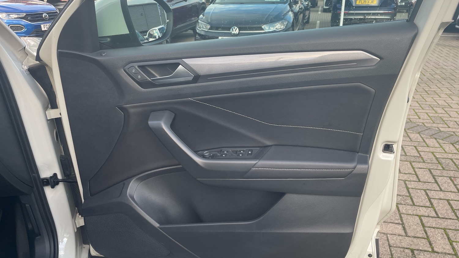 Used Volkswagen T-Roc 2023 for sale - 76627773: Photo 19