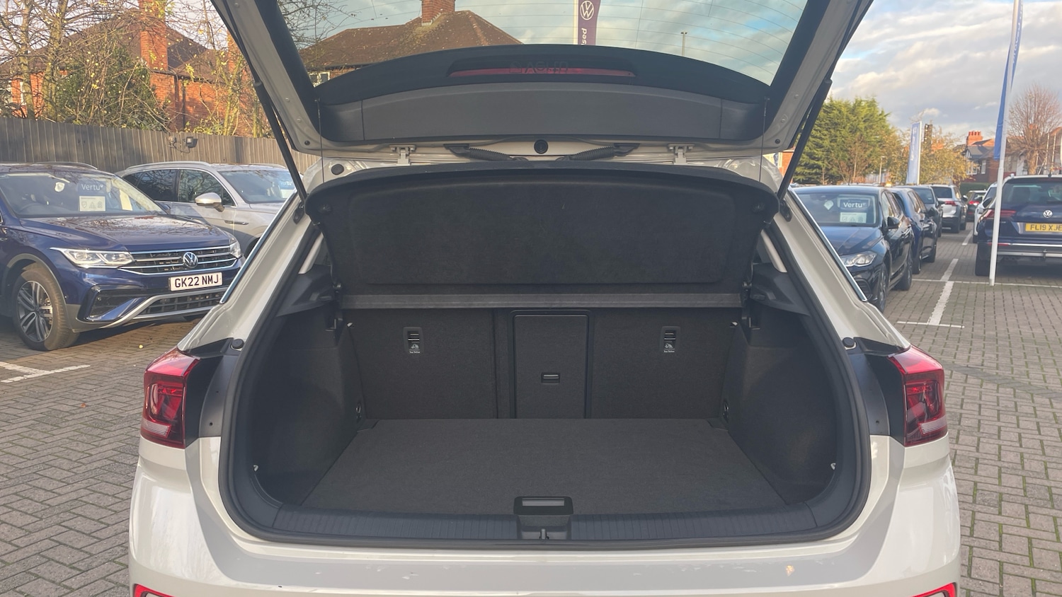 Used Volkswagen T-Roc 2023 for sale - 76627773: Photo 20