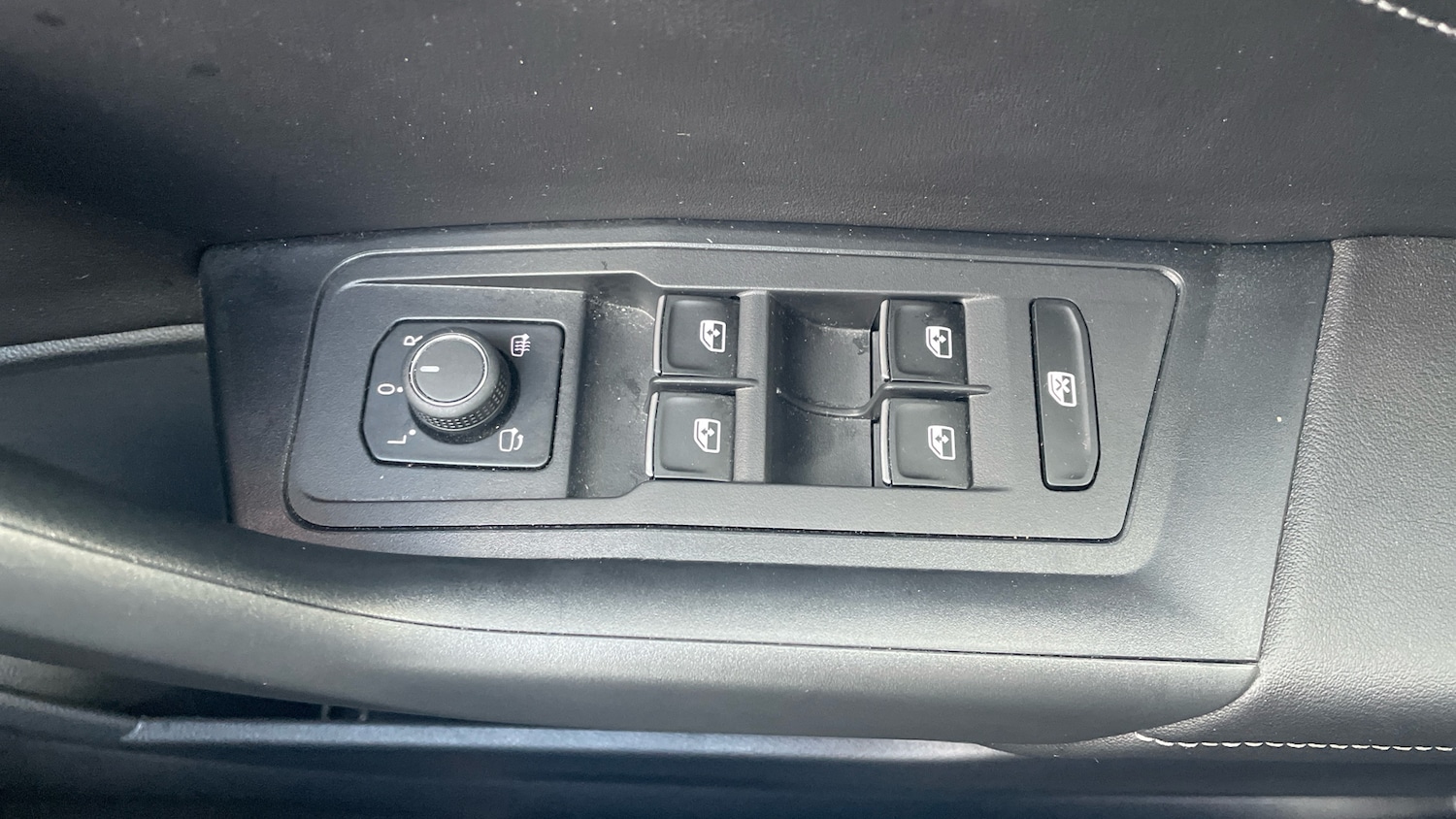 Used Volkswagen T-Roc 2023 for sale - 76627773: Photo 26