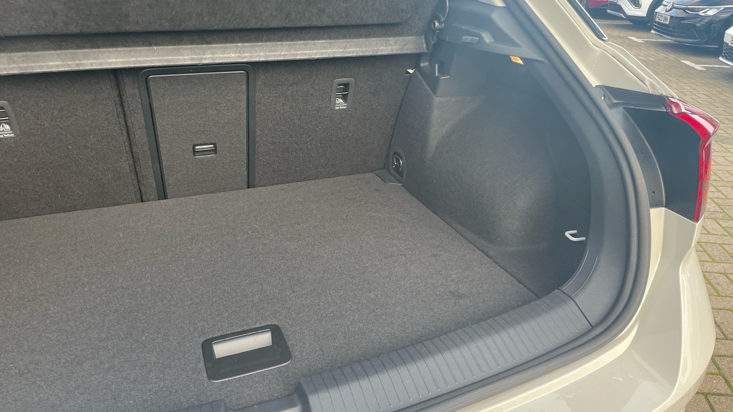 Used Volkswagen T-Roc 2023 for sale - 76627773: Photo 38