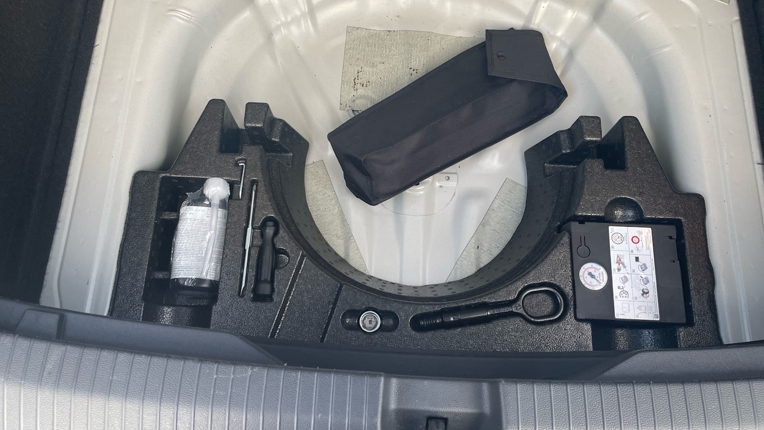 Used Volkswagen T-Roc 2023 for sale - 76627773: Photo 39