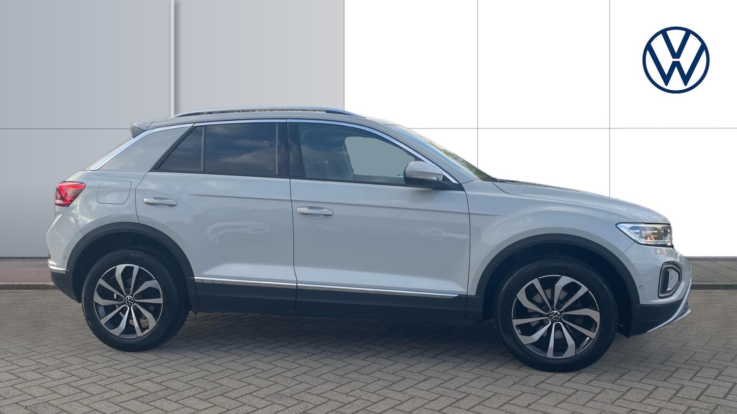 Used Volkswagen T-Roc 2023 for sale - 76627773: Photo 4