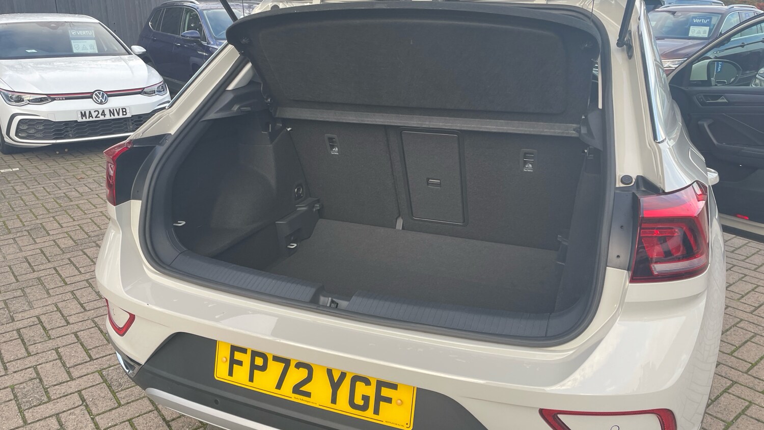 Used Volkswagen T-Roc 2023 for sale - 76627773: Photo 40