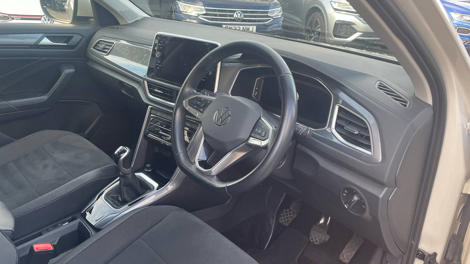 Used Volkswagen T-Roc 2023 for sale - 76627773: Photo 6