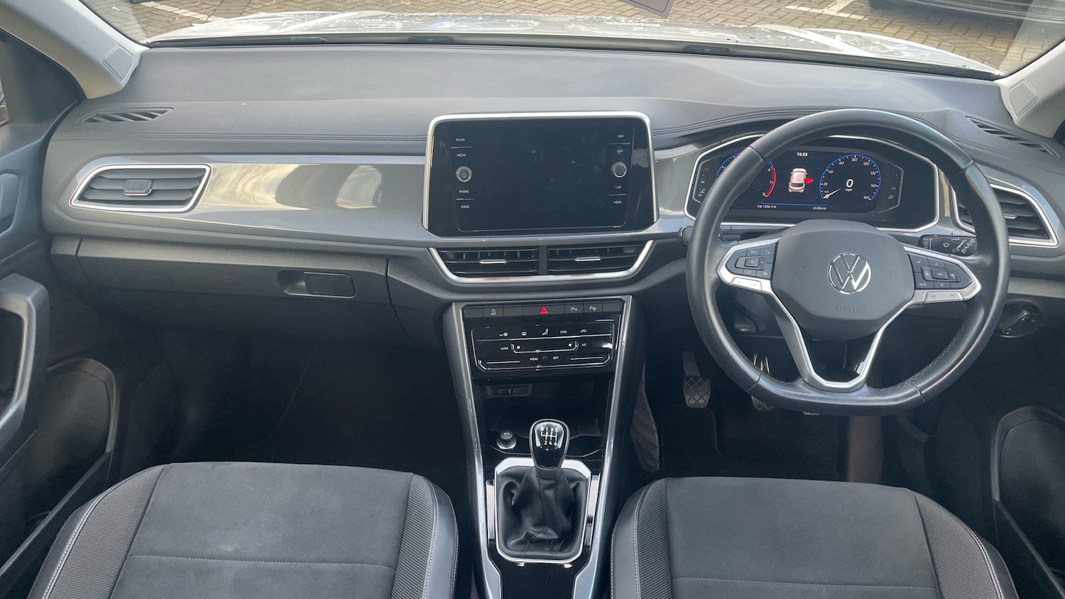 Used Volkswagen T-Roc 2023 for sale - 76627773: Photo 9