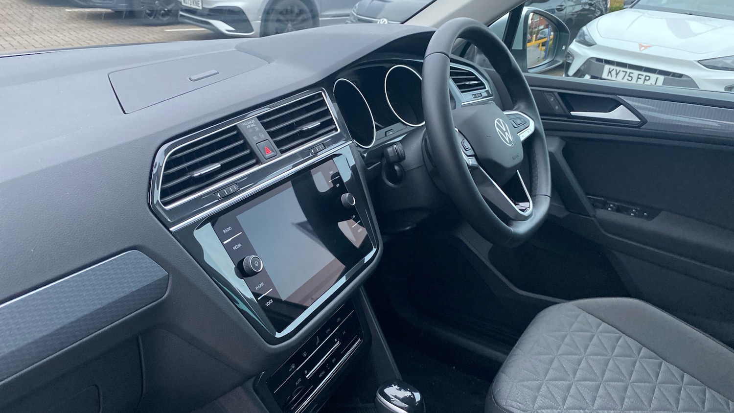 Used Volkswagen Tiguan 2023 for sale - 77917154: Photo 2