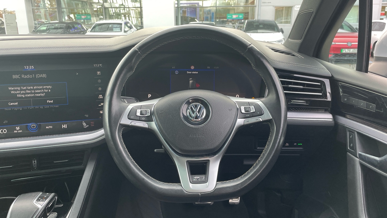 Used Volkswagen Touareg 2018 for sale - 76477801: Photo 10