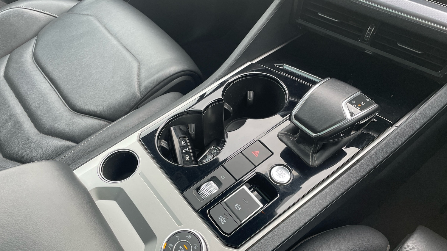 Used Volkswagen Touareg 2018 for sale - 76477801: Photo 14