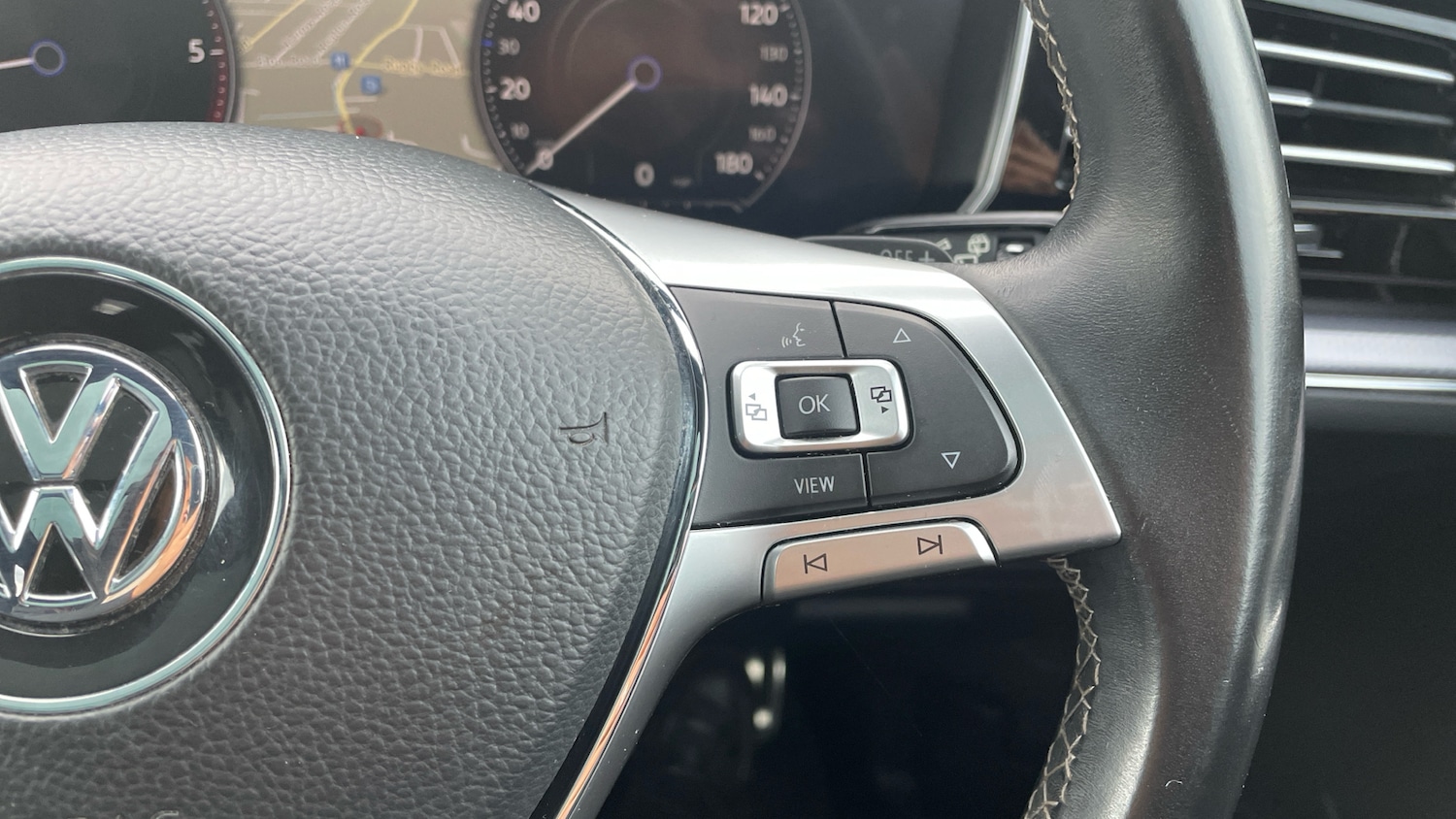 Used Volkswagen Touareg 2018 for sale - 76477801: Photo 18