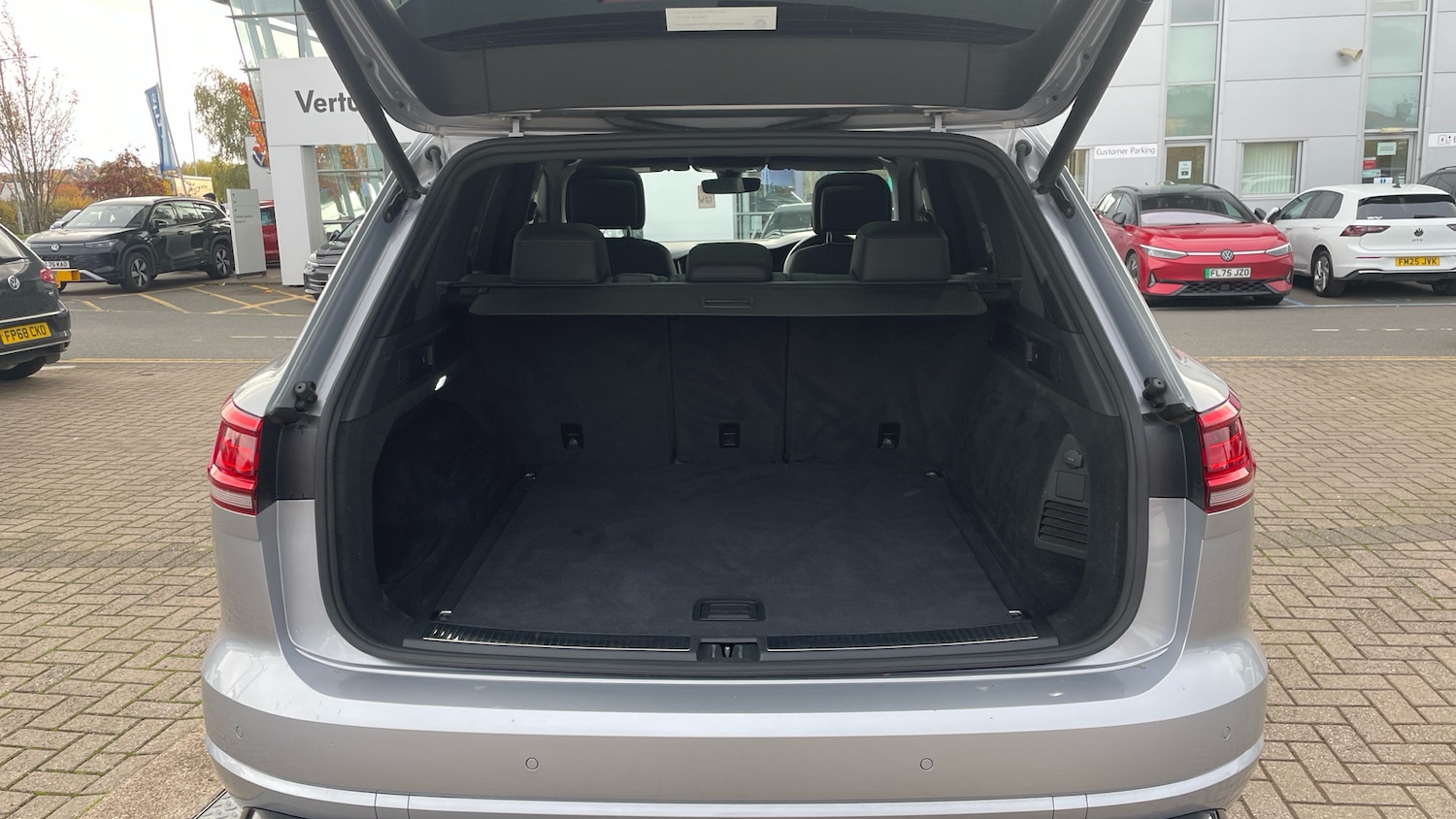 Used Volkswagen Touareg 2018 for sale - 76477801: Photo 20