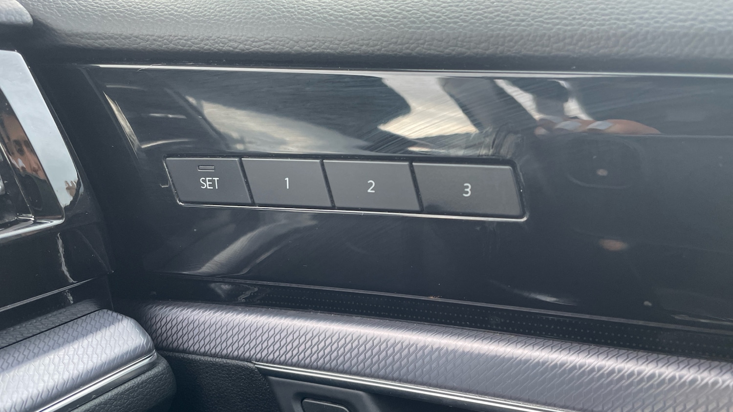 Used Volkswagen Touareg 2018 for sale - 76477801: Photo 28