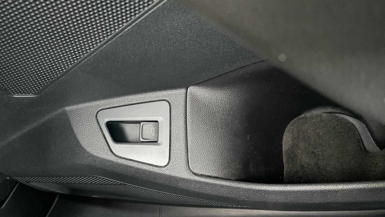 Used Volkswagen Touareg 2018 for sale - 76477801: Photo 29