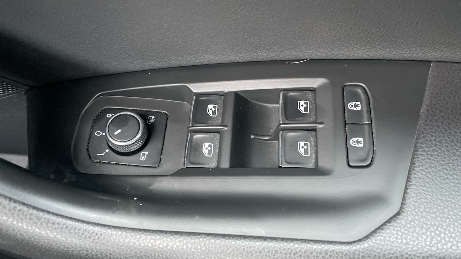 Used Volkswagen Touareg 2018 for sale - 76477801: Photo 30