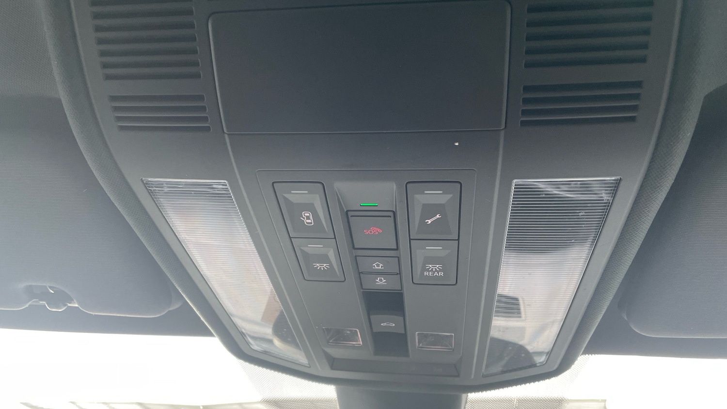 Used Volkswagen Touareg 2018 for sale - 76477801: Photo 32