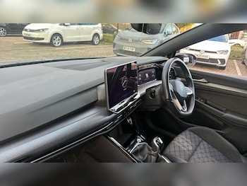 Used Volkswagen Golf 2024 for sale - 77013672: Photo