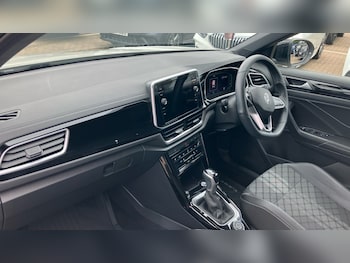 Used Volkswagen T-Roc 2023 for sale - 75555990: Photo