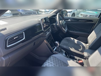 Used Volkswagen T-Roc 2024 for sale - 79308863: Photo