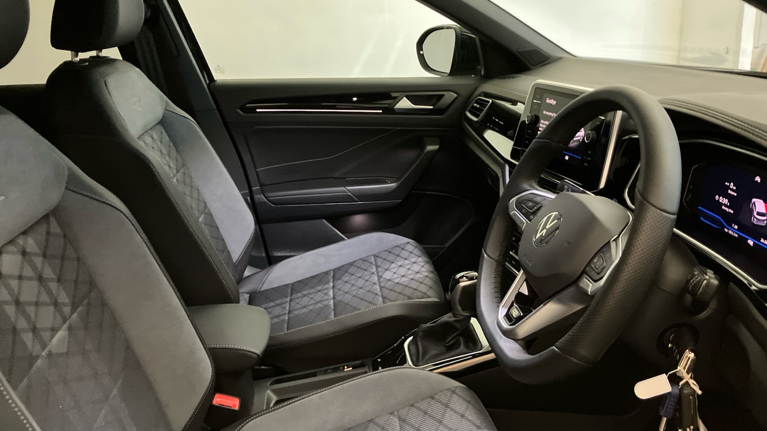 Used Volkswagen T-Roc 2025 for sale - 76818709: Photo 26