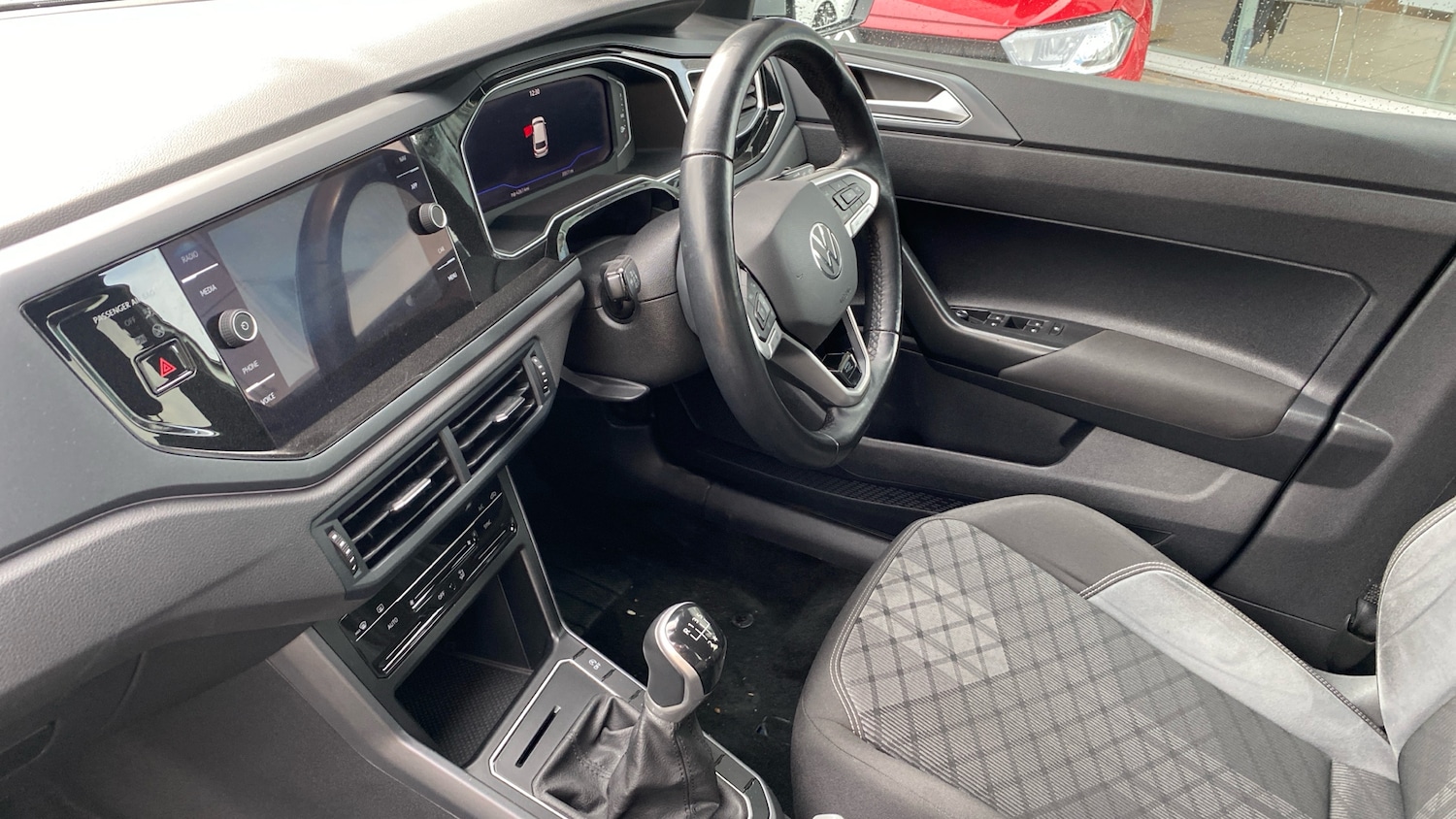 Used Volkswagen Polo 2022 for sale - 76352937: Photo 2