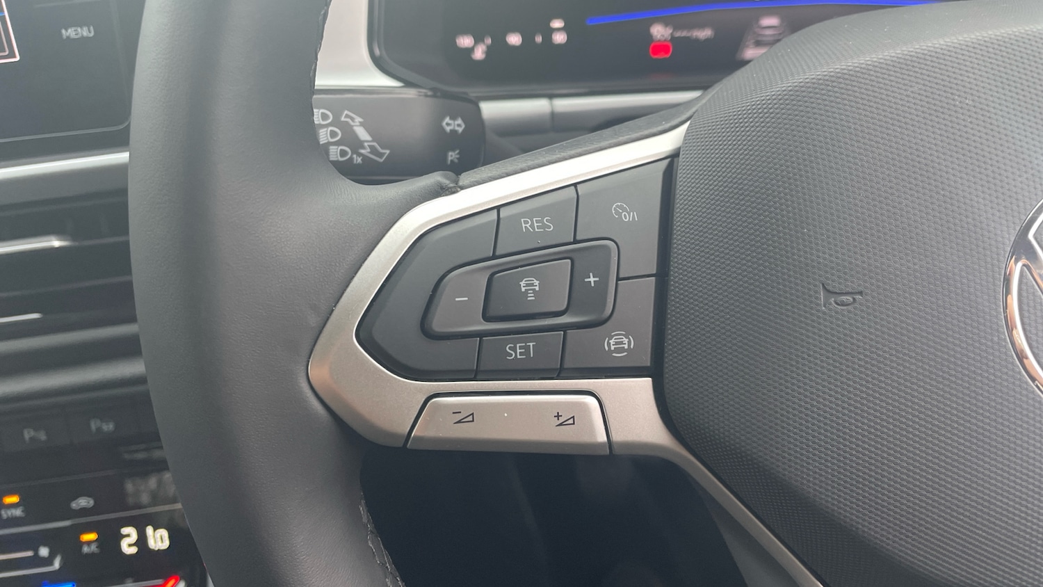 Used Volkswagen T-Roc 2025 for sale - 76477802: Photo 17