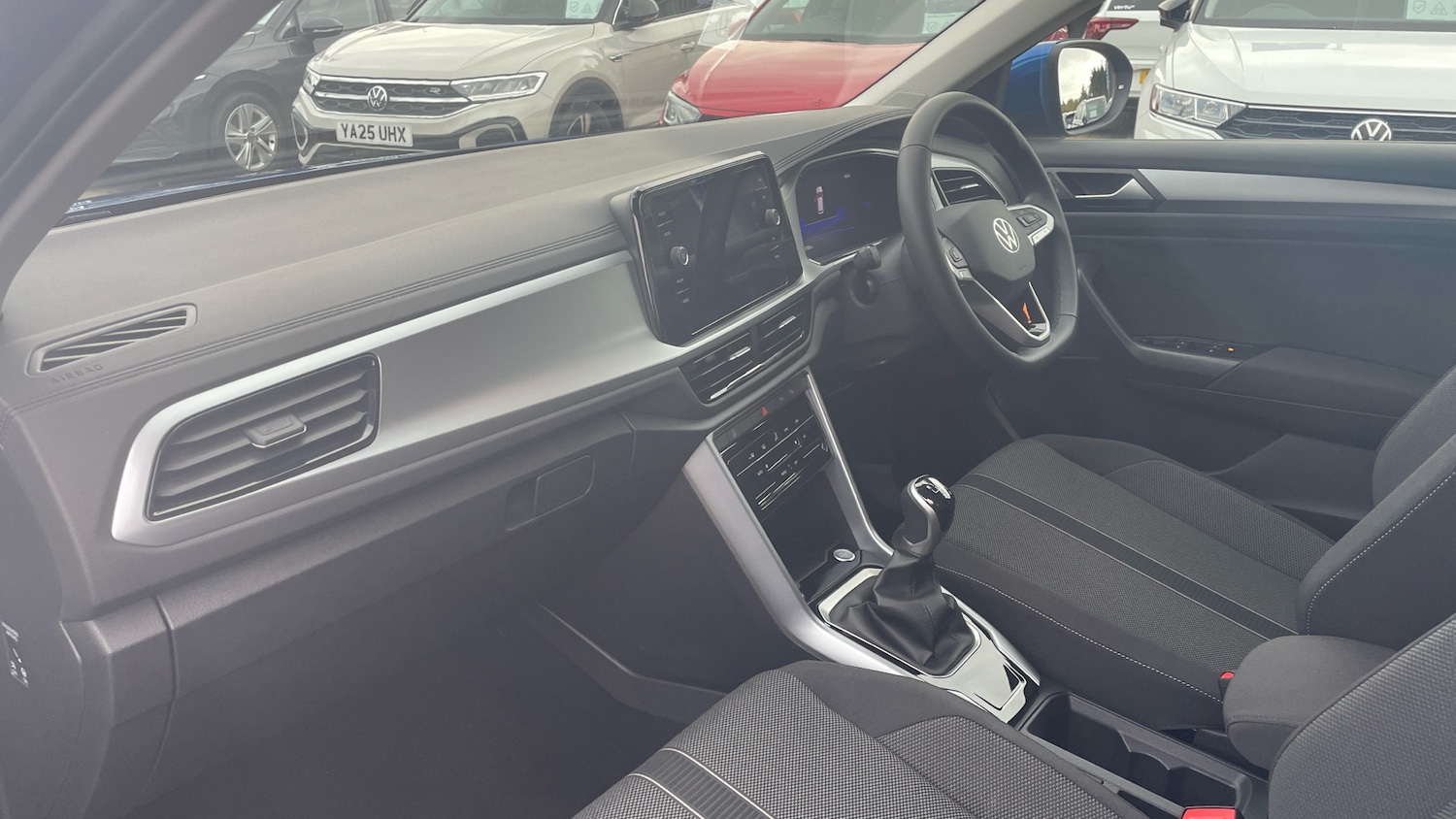 Used Volkswagen T-Roc 2025 for sale - 76477802: Photo 2