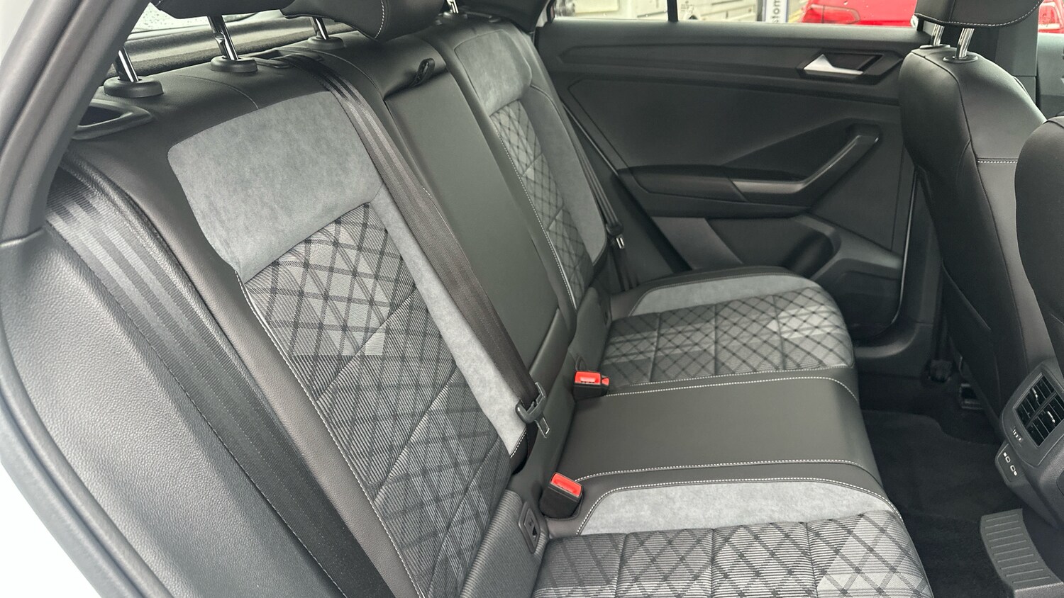 Used Volkswagen T-Roc 2025 for sale - 76253877: Photo 16