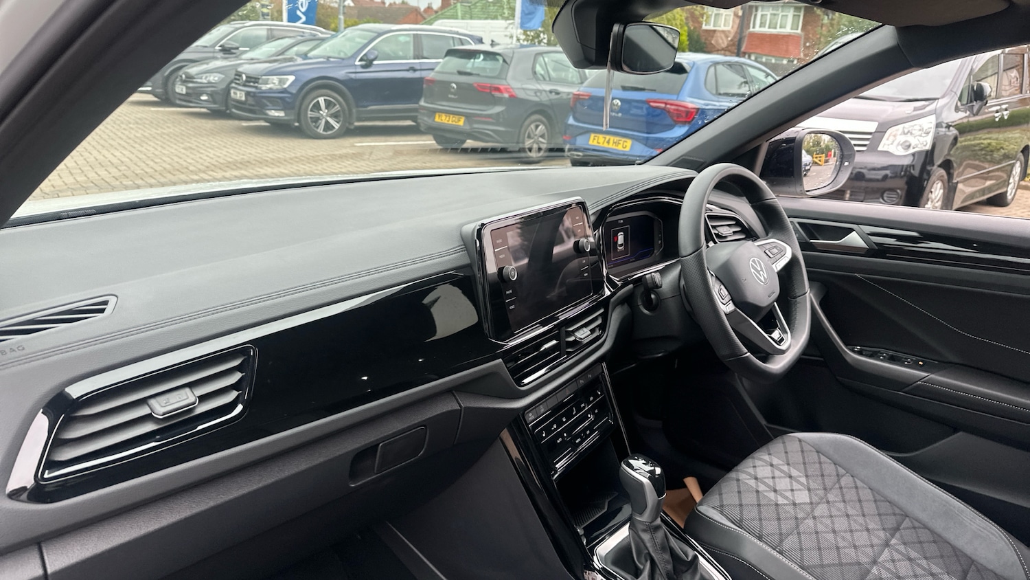 Used Volkswagen T-Roc 2025 for sale - 76253877: Photo 2